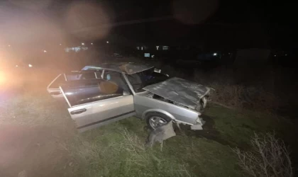 Karayolunda otomobilin çarptığı 2 genç, öldü