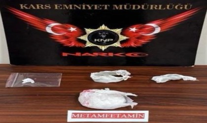 Karsta bir apartta uyuşturucu ele geçirildi