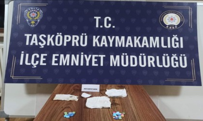 Kastamonuda durdurulan araçta uyuşturucu ele geçirildi: 3 gözaltı