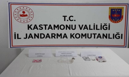 Kastamonuda uyuşturucu ile yakalanan 3 kişi gözaltına alındı