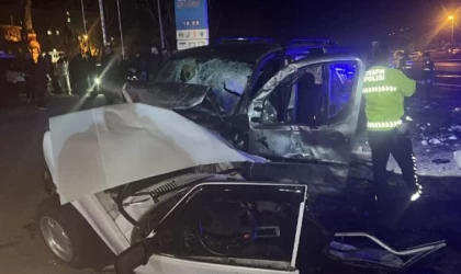 Kazaya karışan 3 araçtan 1’i ikiye bölündü, bira kutuları yola saçıldı: 1 ölü, 5 yaralı