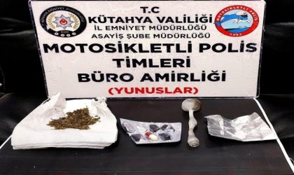 Kütahyada 4 kişinin üzerinde uyuşturucu ele geçirildi