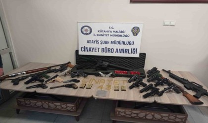 Kütahyada silah ticareti yapan şahıslara yönelik 45 adrese operasyon: 16 gözaltı