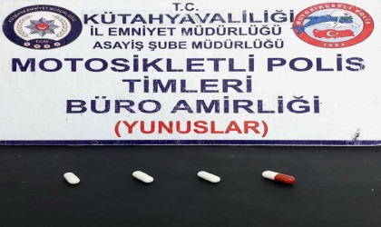 Kütahyada Yunus Timlerince durdurulan araçta uyuşturucu ele geçirildi