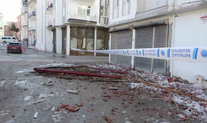 Malatyada 4 katlı binanın çatısı çöktü