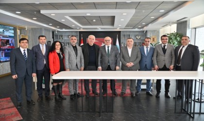 Manisa Büyükşehir Belediyesi çalışanlarının yüzünü güldürdü