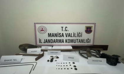 Manisada definecilere operasyon: Çok sayıda tarihi eser ele geçirildi