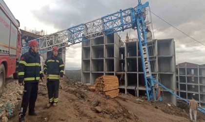 Manisada vinç devrildi: 1 ölü