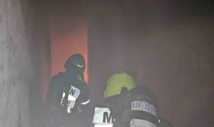 Mersinde ev yangını ekiplerin müdahalesiyle söndürüldü