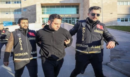 Motokurye ile baldızını öldüren şüpheli, eşi ve arkadaşıyla adliyede