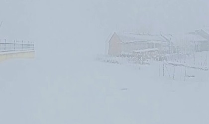 Muradiyede yol açma çalışması