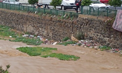 Osmaniyede geceden başlayan sağanak yağış olumsuzluklara neden oldu