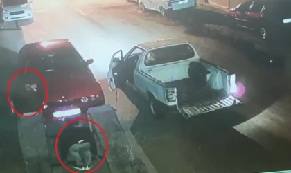 Oto tamirhanesinin rampasını çaldılar; o anlar kamerada