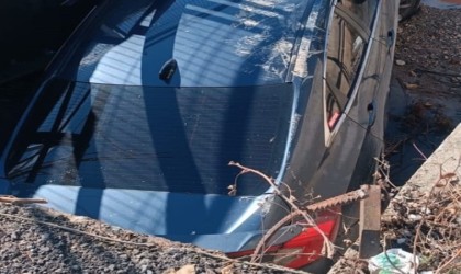 Otomobil ile çarpışan araç sulama kanalına düştü: 1 yaralı