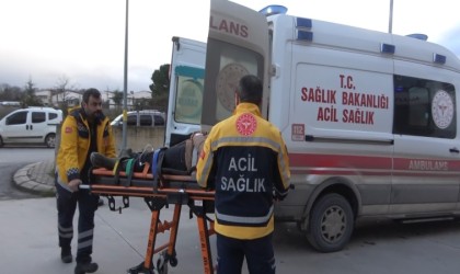 Otomobil ile kamyonet çarpıştı: 4 yaralı