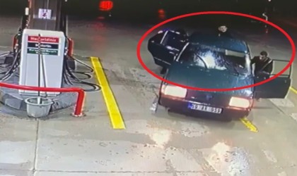 (Özel) Çaldıkları Tofaş otomobilin yakıtı bitince benzin istasyonunda kıskıvrak yakalandılar