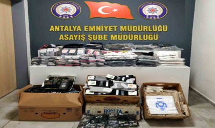 Park halindeki kamyonetlerden hırsızlık yapan şüpheli yakalandı