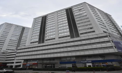 Reklam tabelası asarken düşen 2 işçinin ölümünde vinç firması sahibi ve operatör tutuklandı