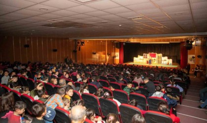 Şehir Tiyatrosu Mersinde çocuklarla buluşmaya devam ediyor