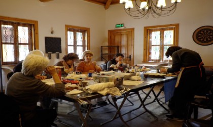 Selçukta kadınlar sanatla üreterek güçleniyor