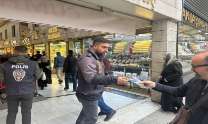 Siber Suçlarla Şube Müdürlüğü ekipleri Hanlar Bölgesinde vatandaşlara broşür dağıttı