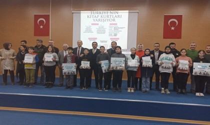 Simavda kitap okuma yarışmasında dereceye giren öğrenciler ödüllendirildi