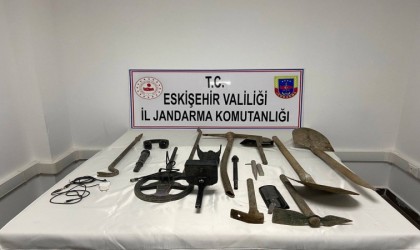 Sit alanında kaçak kazı yapan 6 şüpheliden 4ü tutuklandı