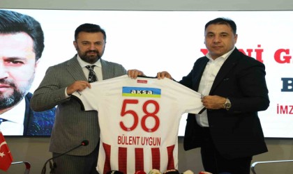 Sivassporun yeni teknik direktörü Bülent Uygun imzayı attı