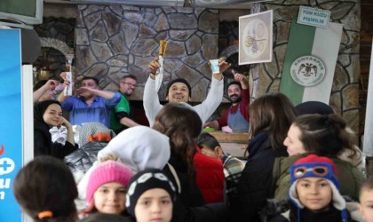 Şivlilik diye gelen çocuklara etliekmek ikram ettiler