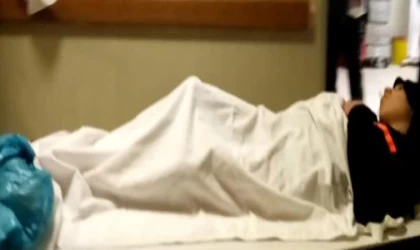 Tiner kutusunu ateşe veren Kayra, kıyafetlerinin alev almasıyla yandı