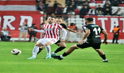 Trendyol Süper Lig: Antalyaspor: 0 - Corendon Alanyaspor: 0 (İlk yarı)