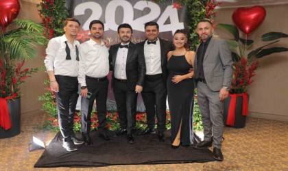 Ünlü sanatçı Adnan Orhan yılbaşı gecesi Gaziantepte sahne aldı