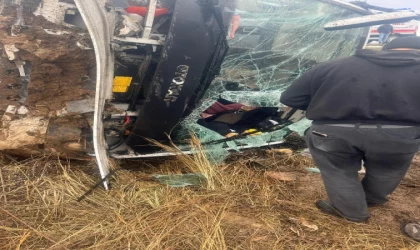 Van’da yolcu midibüsü devrildi: 7’si çocuk 27 yaralı