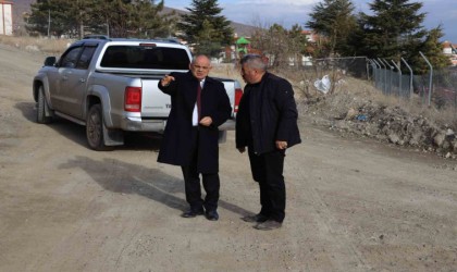 Yahyalıda Karacatepe Camiinin çevre düzenlemesi yapılıyor