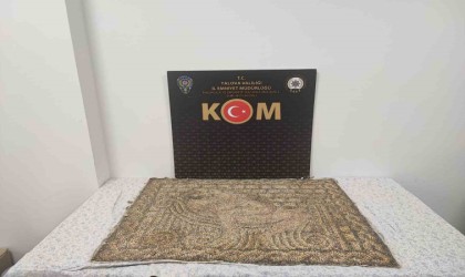 Yalovada Roma dönemine ait taş mozaik tablo ele geçirildi