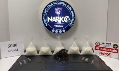 Yalovada sürücüsü kaçan otomobilden 5 kilo uyuşturucu çıktı