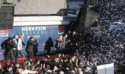 Yeniden aday gösterilen Antalya Büyükşehir Belediye Başkanı Böcek’ten hem eleştiri hem birlik mesajı