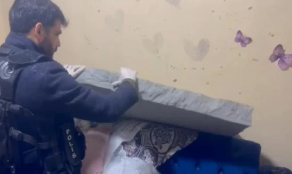 Yer yatağı süngerinin içinden uyuşturucu çıktı