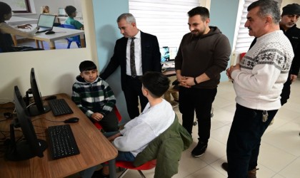 Yeşilyurttaki robotik kodlama kursu yoğun ilgi görüyor