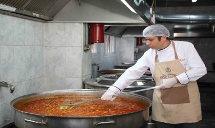 Yüreğir Belediyesi her gün 4 bin 200 aileye ulaşıyor