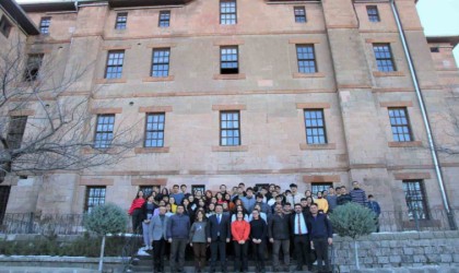 1.5 asırlık okulda eğitim kampı