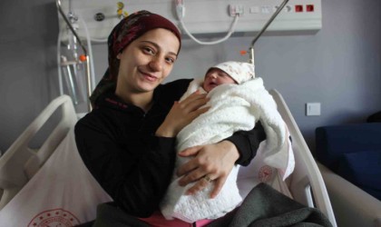 29 Şubatta doğdu, ilk doğum gününü 4 yıl sonra kutlayacak