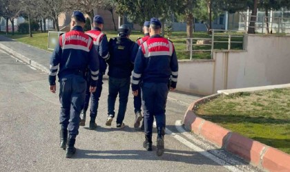 3 kardeşin öldüğü muhtarlık kavgası firarisi saklandığı samanlıkta yakalandı