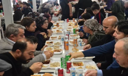 6 Şubat depremlerinin yıl dönümünde 30 bin kişiye taziye yemeği