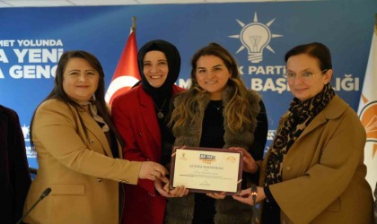 AK kadınlar siyaset akademisi sertifikalarını aldılar