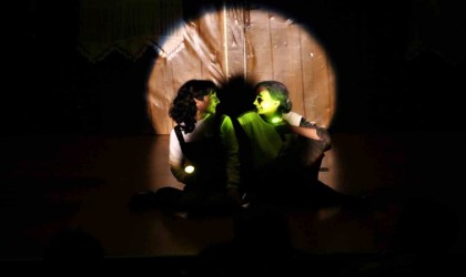 AKM Lise Tiyatro Ekibi ayakta alkışlandı