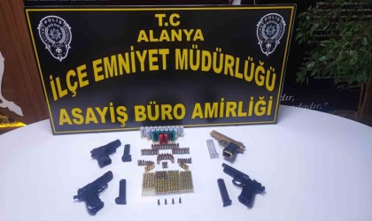 Alanyada 26 ruhsatsız silah ve 155 fişek ele geçirildi
