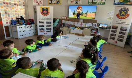 Anaokulu öğrencilerine jandarmadan trafik eğitimi