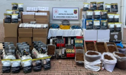 Antalyada jandarmadan kaçak sigara imalathanesine baskın