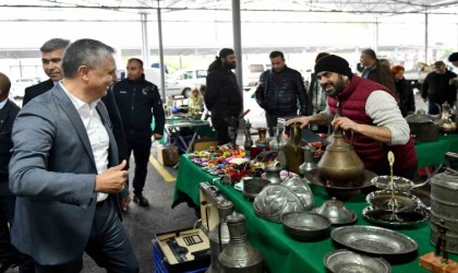 Antika meraklıları bu pazarda